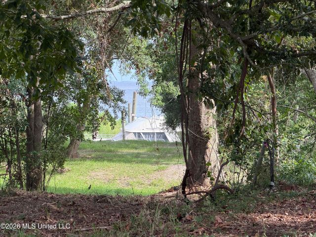 839 Graveline Road, Gautier, MS 39553