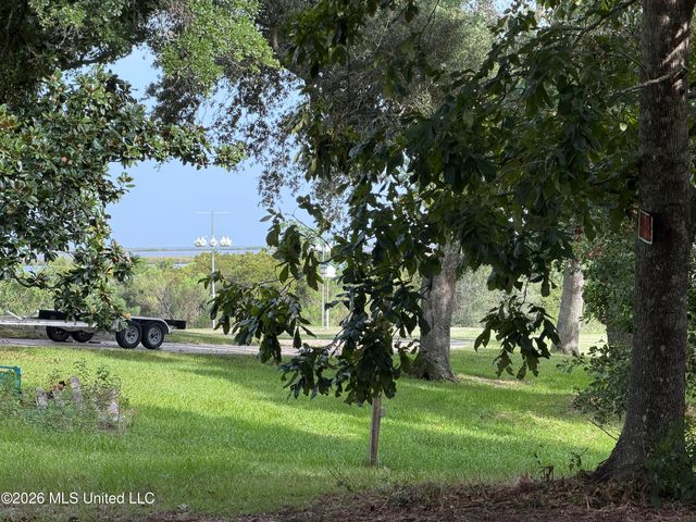 839 Graveline Road, Gautier, MS 39553