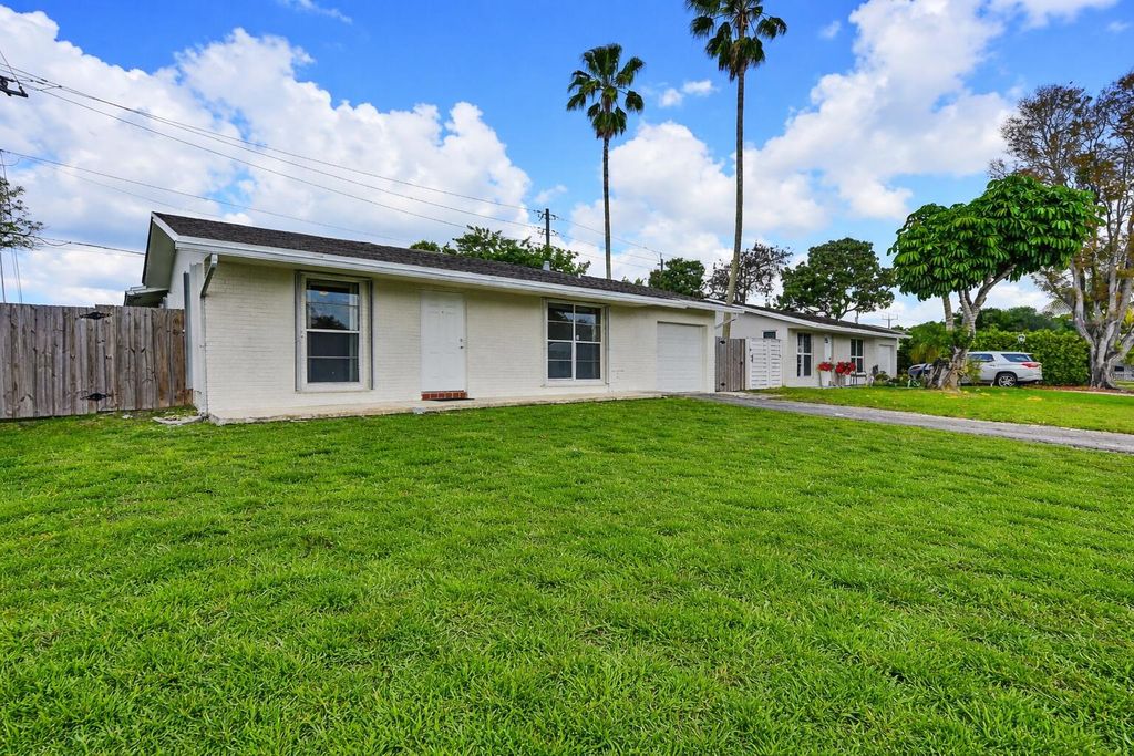 22229 SW 65th Terrace, Boca Raton, FL 33428