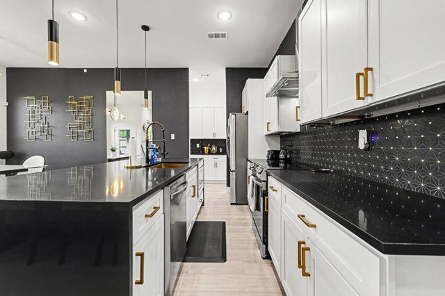 2742 Marjorie Avenue, Dallas, TX 75216