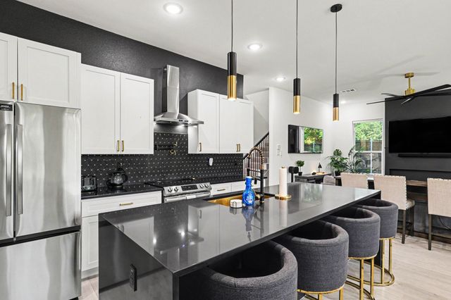 2742 Marjorie Avenue, Dallas, TX 75216