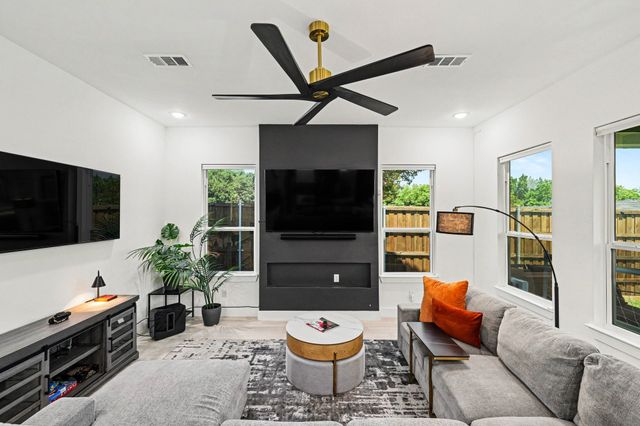 2742 Marjorie Avenue, Dallas, TX 75216
