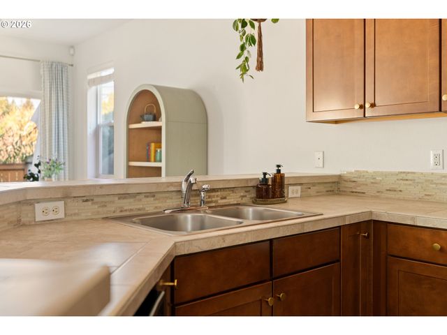 20869 Sw EDGEMONT St, Beaverton, OR 97003