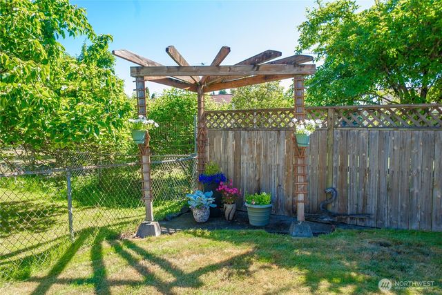 3008 Crane Avenue, Bremerton, WA 98310