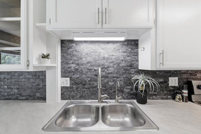 303 W Queen Ave, Spokane, WA 99205