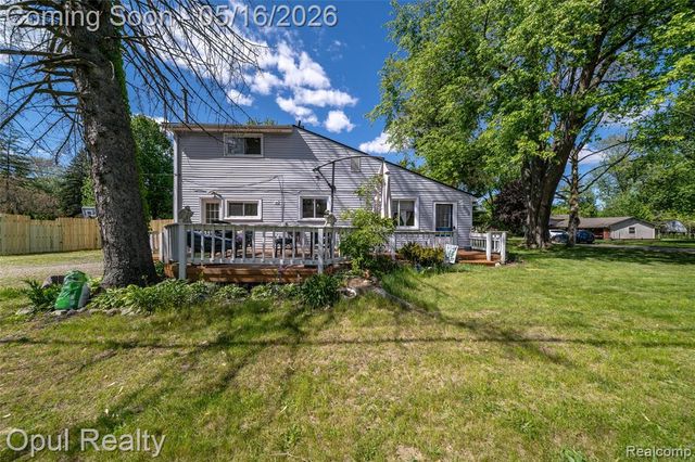 21001 Parker Street, Farmington, MI 48336