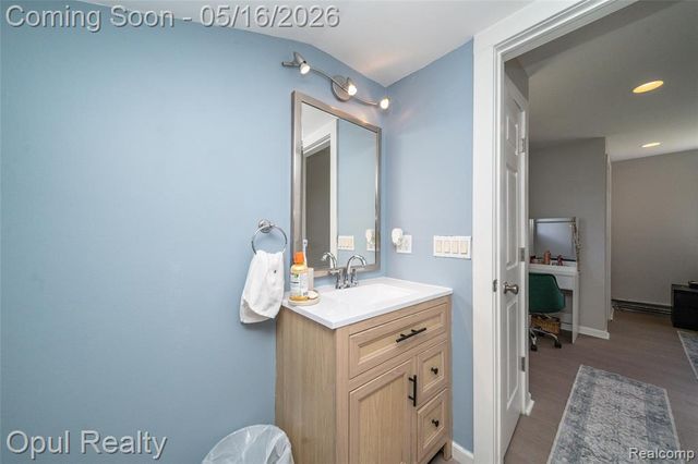 21001 Parker Street, Farmington, MI 48336