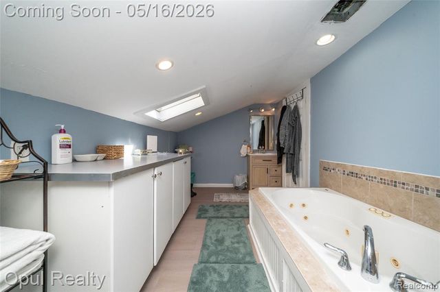 21001 Parker Street, Farmington, MI 48336