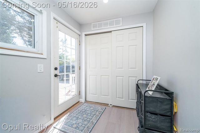 21001 Parker Street, Farmington, MI 48336