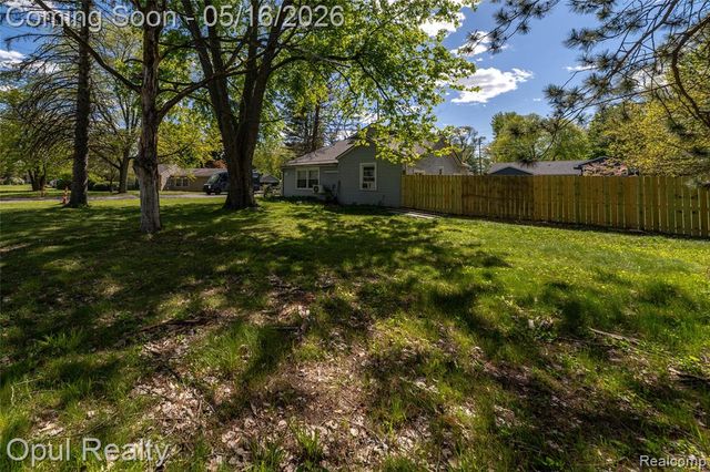 21001 Parker Street, Farmington, MI 48336
