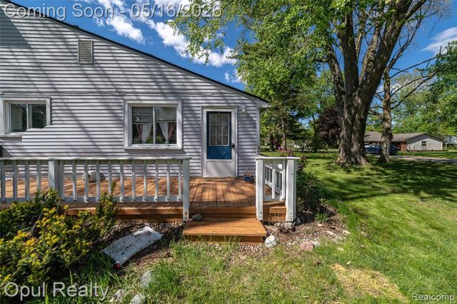 21001 Parker Street, Farmington, MI 48336