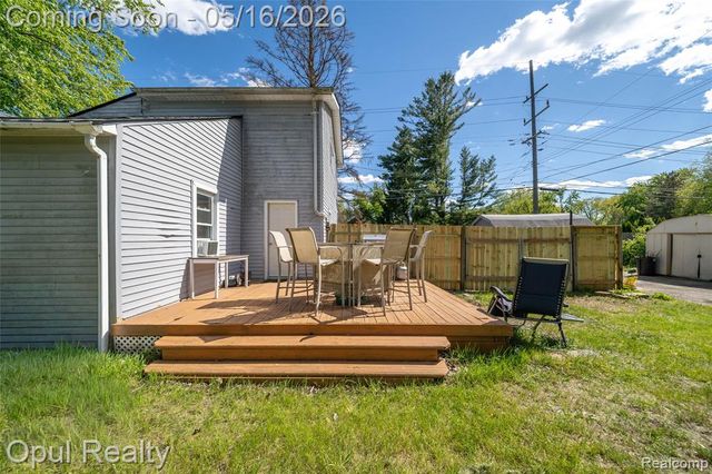 21001 Parker Street, Farmington, MI 48336