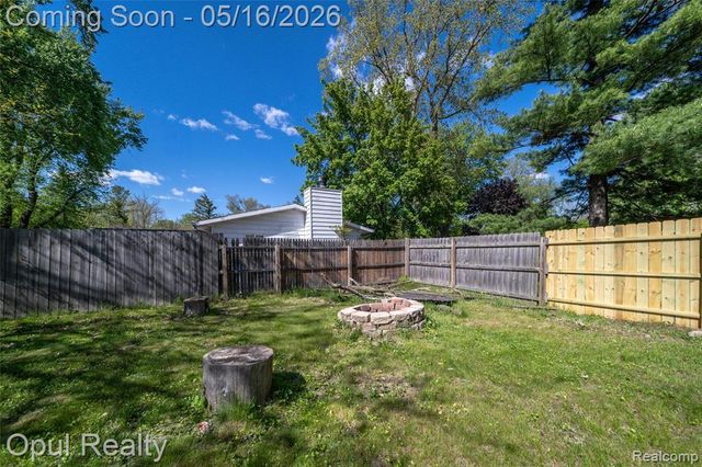 21001 Parker Street, Farmington, MI 48336