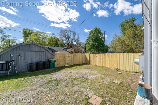 21001 Parker Street, Farmington, MI 48336