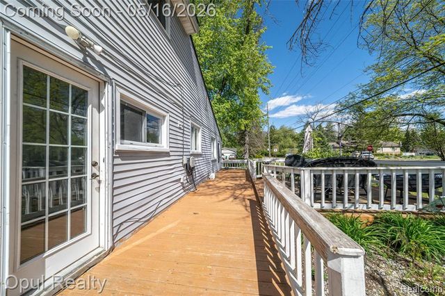 21001 Parker Street, Farmington, MI 48336