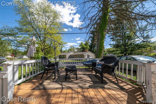 21001 Parker Street, Farmington, MI 48336