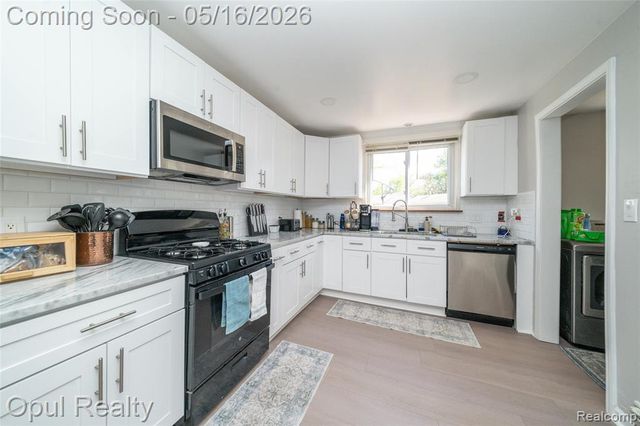 21001 Parker Street, Farmington, MI 48336