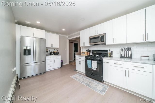 21001 Parker Street, Farmington, MI 48336