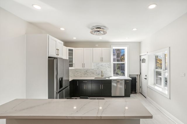 1327 E 52nd Street 202, Chicago, IL 60615