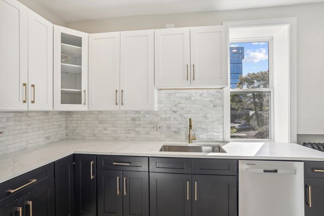 1327 E 52nd Street 202, Chicago, IL 60615