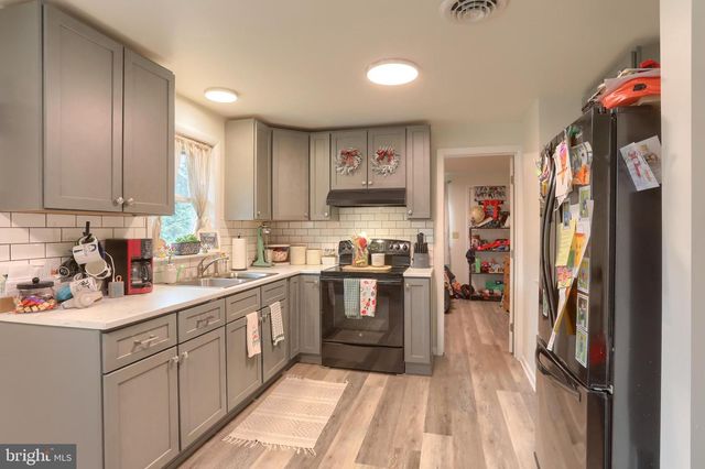 2 WERNI DR, Lebanon, PA 17042