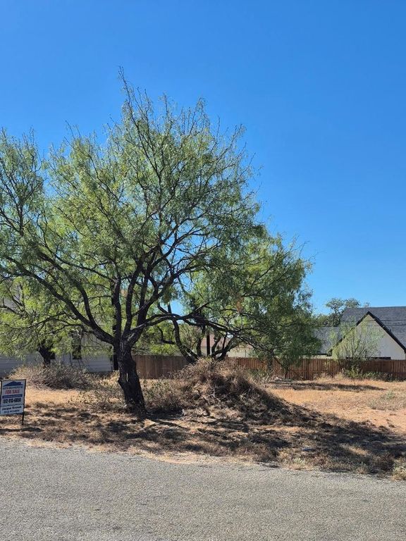 836 Aspen LN, Cottonwood Shores, TX 78657