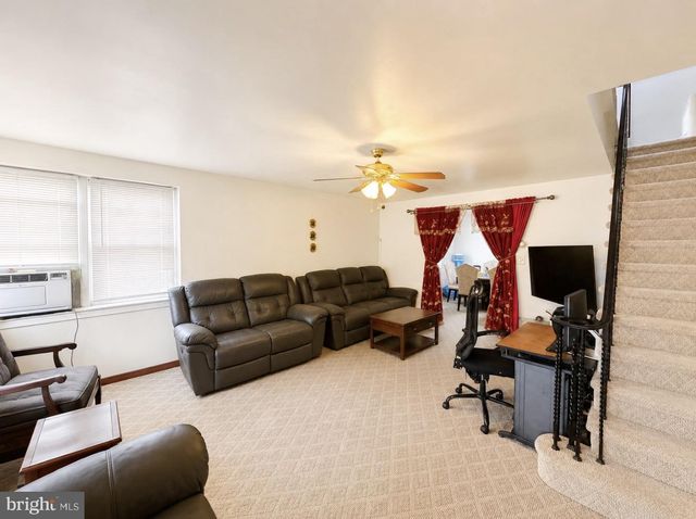 1221 KNORR ST, Philadelphia, PA 19111
