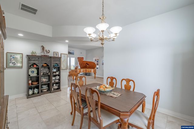 1920 Cochrane Ln, Dallas, OR 97338