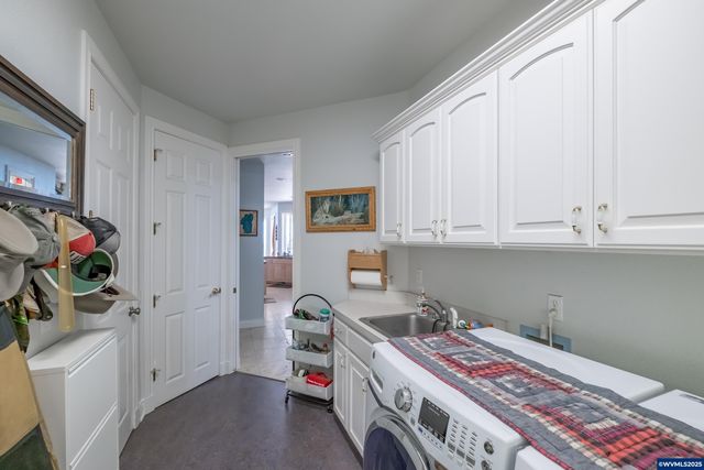 1920 Cochrane Ln, Dallas, OR 97338