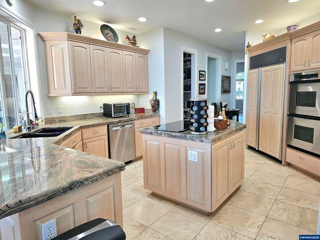 1920 Cochrane Ln, Dallas, OR 97338