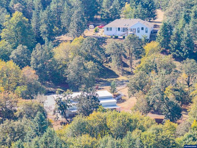 1920 Cochrane Ln, Dallas, OR 97338