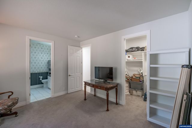 1920 Cochrane Ln, Dallas, OR 97338