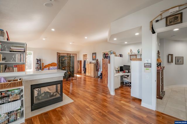 1920 Cochrane Ln, Dallas, OR 97338