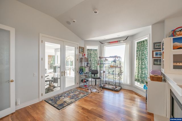 1920 Cochrane Ln, Dallas, OR 97338