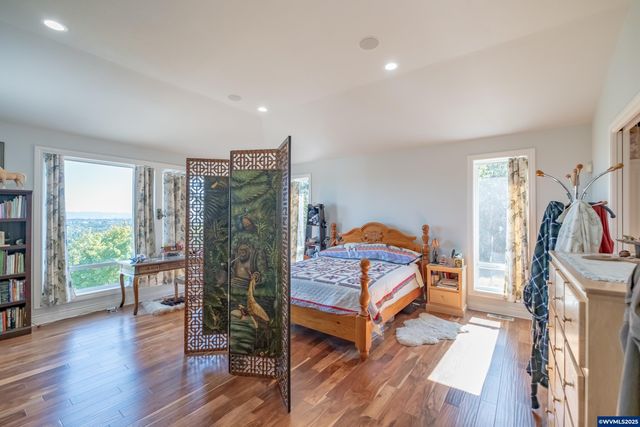 1920 Cochrane Ln, Dallas, OR 97338