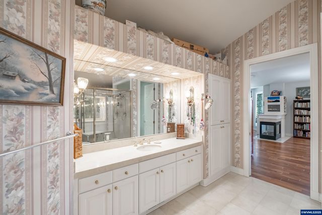 1920 Cochrane Ln, Dallas, OR 97338