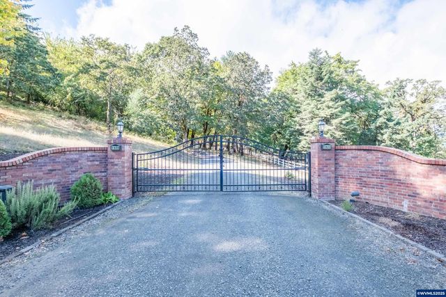 1920 Cochrane Ln, Dallas, OR 97338