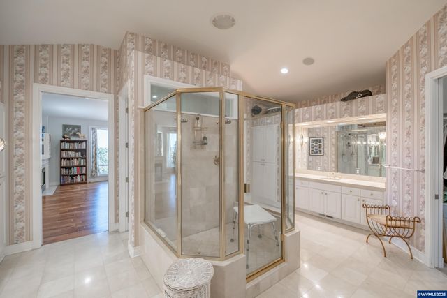 1920 Cochrane Ln, Dallas, OR 97338