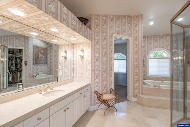 1920 Cochrane Ln, Dallas, OR 97338