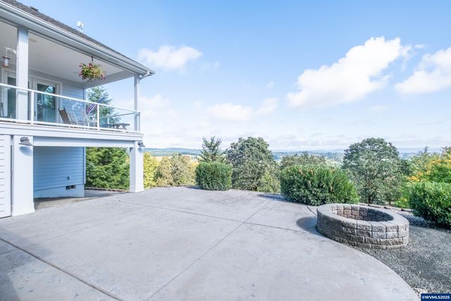 1920 Cochrane Ln, Dallas, OR 97338