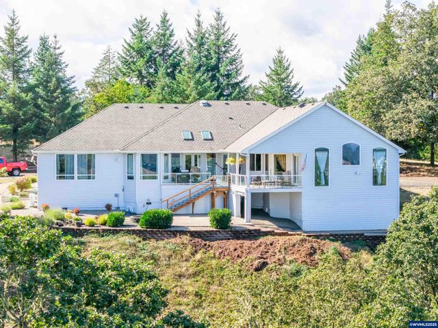 1920 Cochrane Ln, Dallas, OR 97338