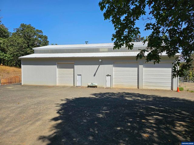 1920 Cochrane Ln, Dallas, OR 97338