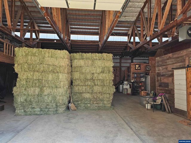 1920 Cochrane Ln, Dallas, OR 97338