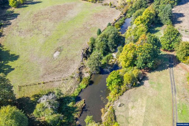 1920 Cochrane Ln, Dallas, OR 97338