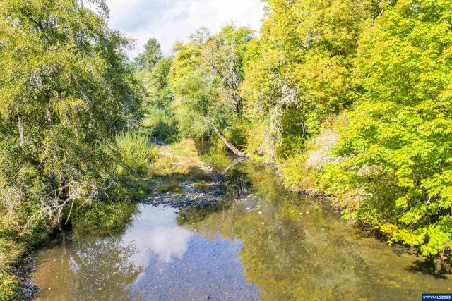 1920 Cochrane Ln, Dallas, OR 97338