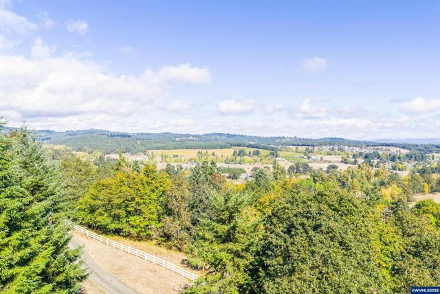 1920 Cochrane Ln, Dallas, OR 97338