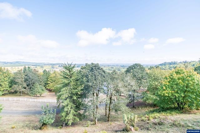 1920 Cochrane Ln, Dallas, OR 97338