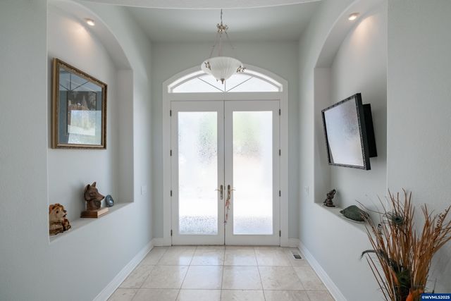 1920 Cochrane Ln, Dallas, OR 97338