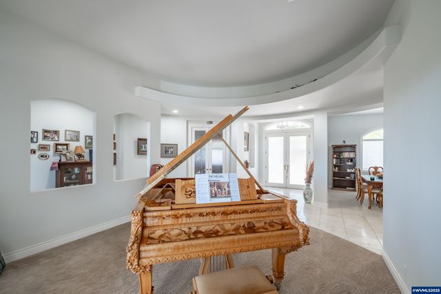 1920 Cochrane Ln, Dallas, OR 97338