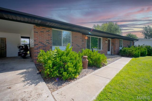 9621 Mesa Drive, St Louis, MO 63132